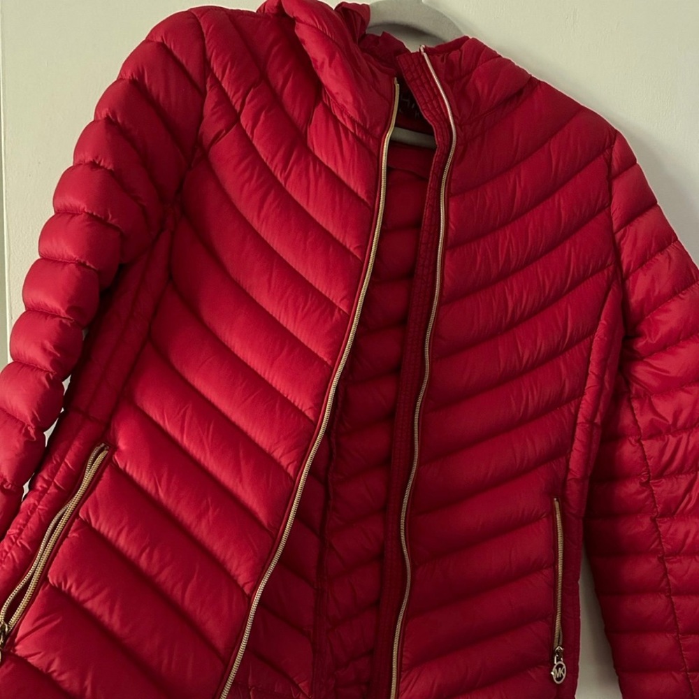 RED MICHAEL KORS' RAIN COAT SIZE MEDIUM **USED** GOOD CONDITION
